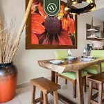 1Br Condo With Rooftop Pool - Romantic Zone