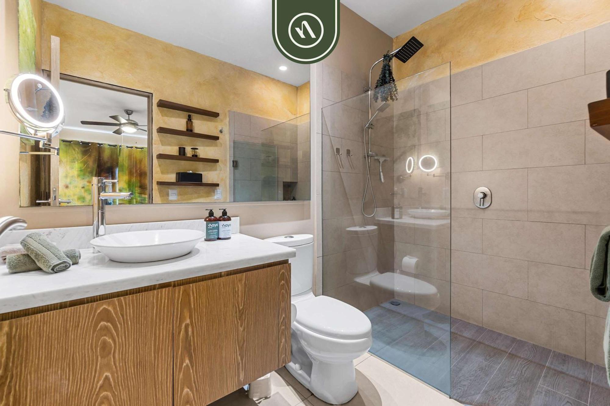 1br With Rooftop Pool - Romantic Zone Apartment