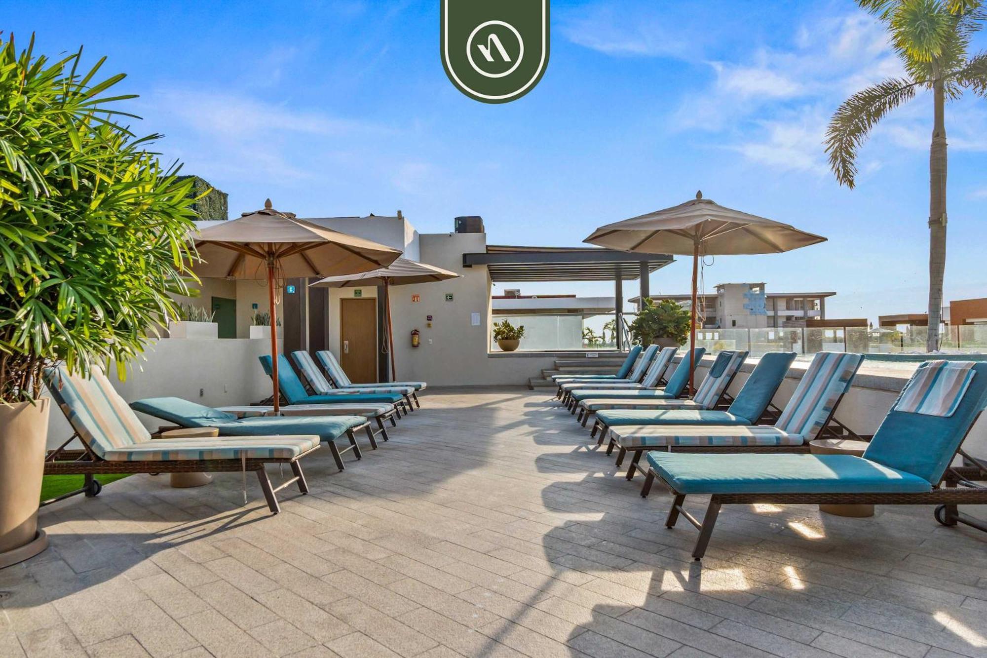 1br With Rooftop Pool - Romantic Zone Apartment *